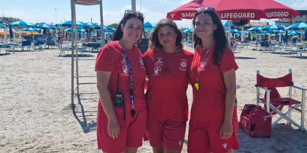 Porto Garibaldi, turista salvata da tre bagnine: era entrata in mare dopo mangiato