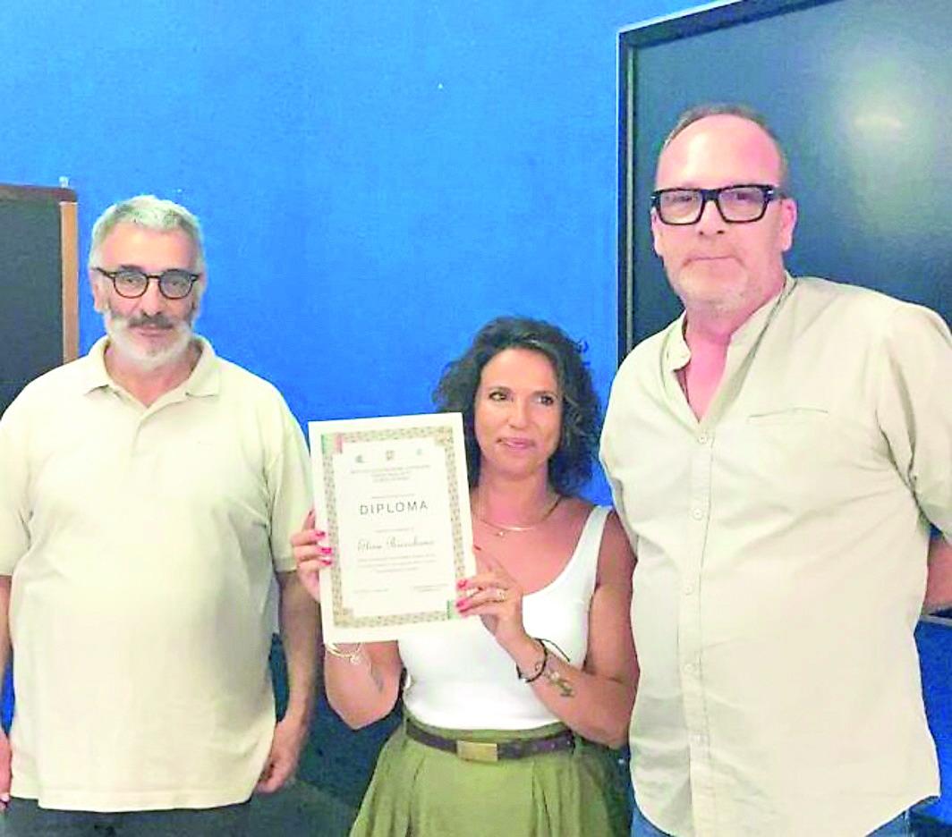 I genitori di Elisa Riccobono con il vice preside Pinuccio Vacca