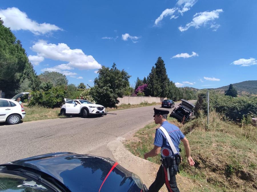 Ubriaco al volante si scontra con l’auto di una mamma e 2 bambini: la donna e i figli in ospedale a Cagliari con l’elisoccorso
