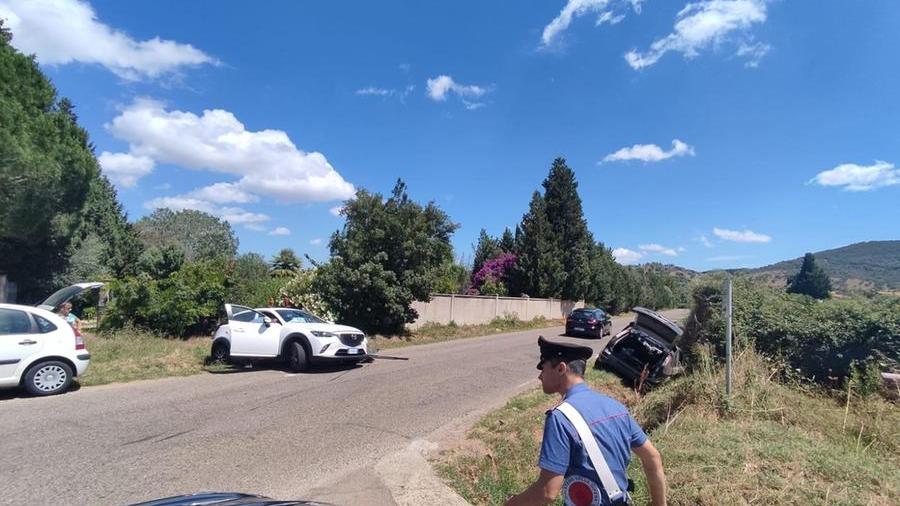 Ubriaco al volante si scontra con l’auto di una mamma e 2 bambini: la donna e i figli in ospedale a Cagliari con l’elisoccorso