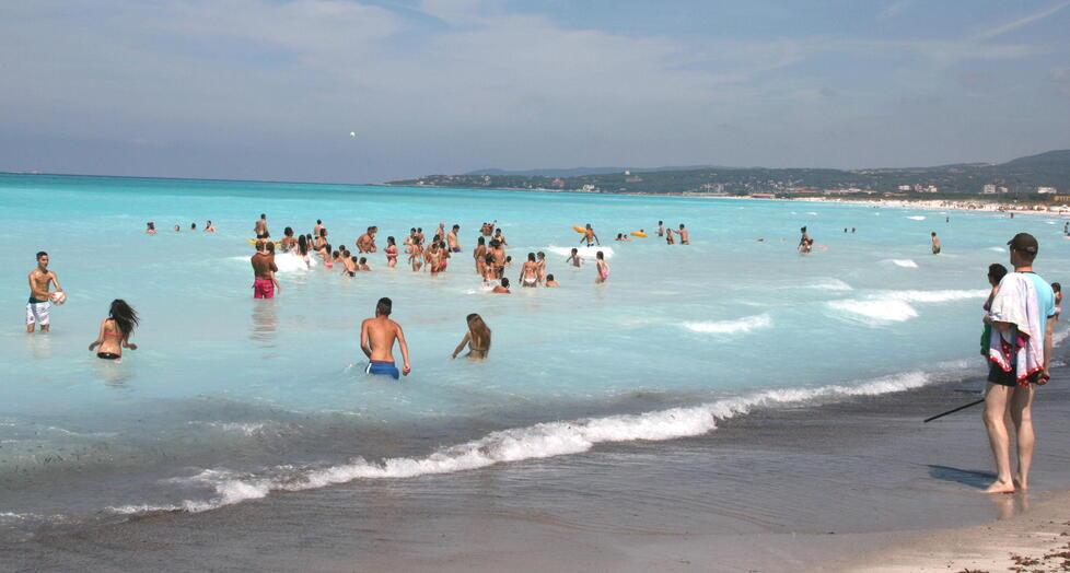 Spiagge bianche, dopo la morte del 46enne è allarme bagnini: «Necessarie 3-4 postazioni in più»