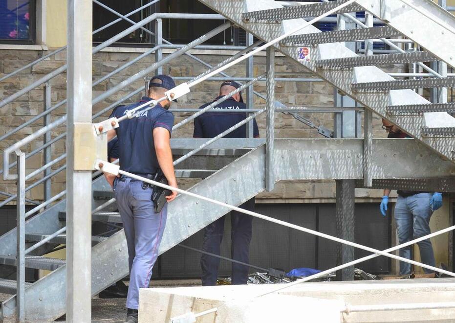 Prima l’incidente con il suv, poi si allontana dall’ospedale e viene trovato morto. Il mistero all’università di Firenze