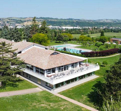 Sassuolo, bimbo salvato dal bagnino 