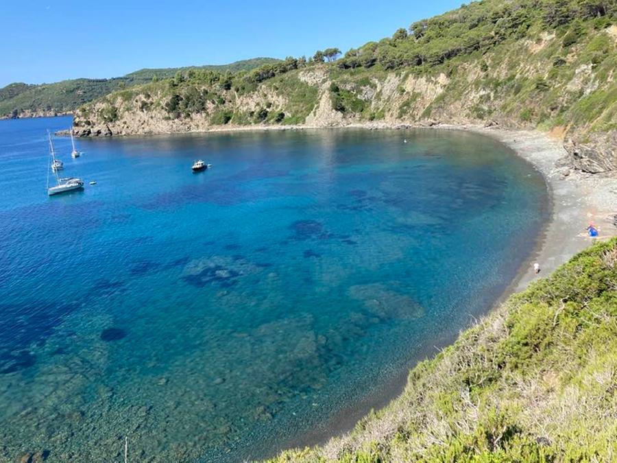 Turismo, l’Elba incoronata «il paradiso dei nudisti»: la spiaggia considerata top
