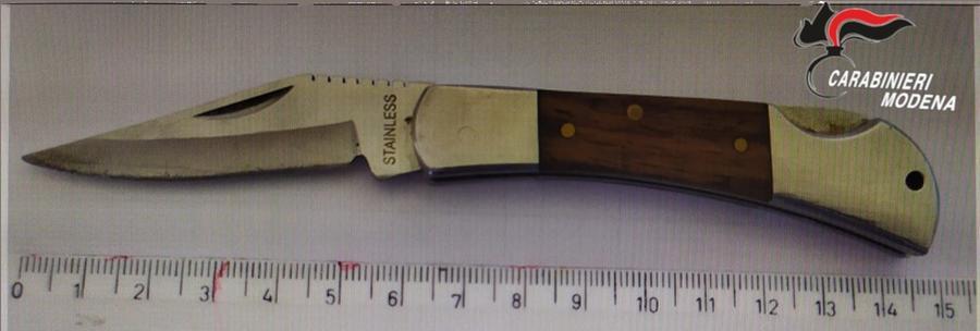 Maranello, con il coltello nei pantaloni: denunciato