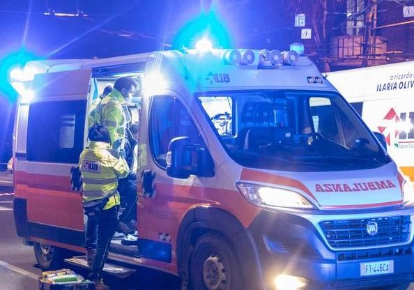 Modena. Diciassettenne pestato in piazza Matteotti da una baby gang: «Prima una testata, poi calci a ripetizione»