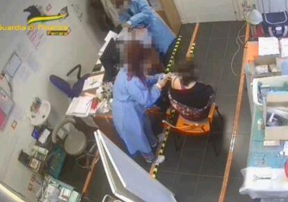 Ferrara, arrestato durante il falso vaccino