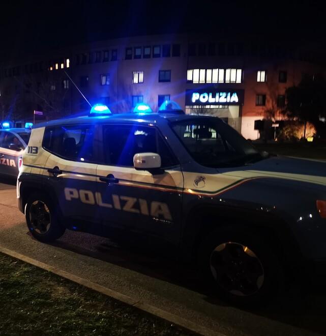 Modena, ventenne rapinato di cellulare e catenina<br>
