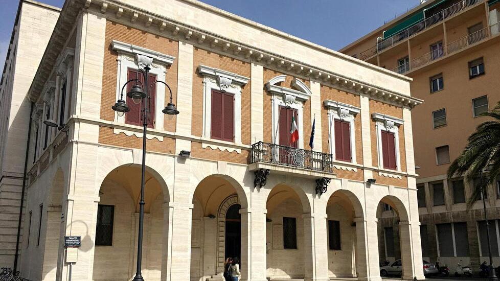 «È cieco», ma va al lavoro in bici: chi è il centralinista della Provincia di Livorno a processo