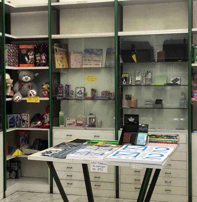 Pisa, addio a un’altra storica bottega: chiude la cartoleria Macchi