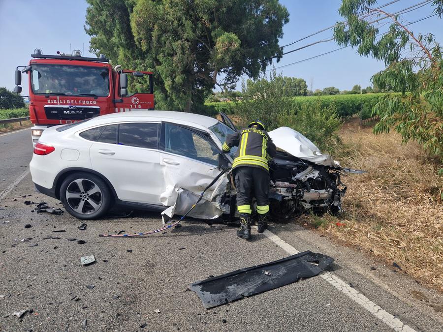 Alghero, scontro frontale sulla strada dei Due Mari: due feriti