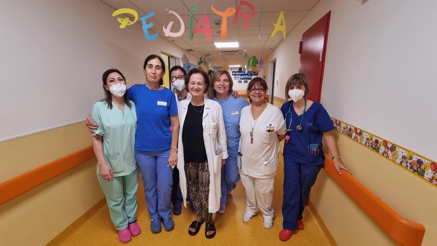 Il personale del reparto di Pediatria dell'ospedale San Martino
