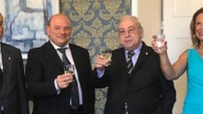 A destra Benito Saba, insieme all'ex sindaco Nicola Sanna