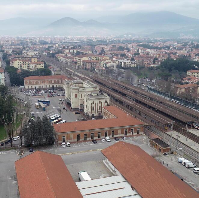 Piazza della stazione a Prato, restyling grazie ai 700mila euro del Pnrr