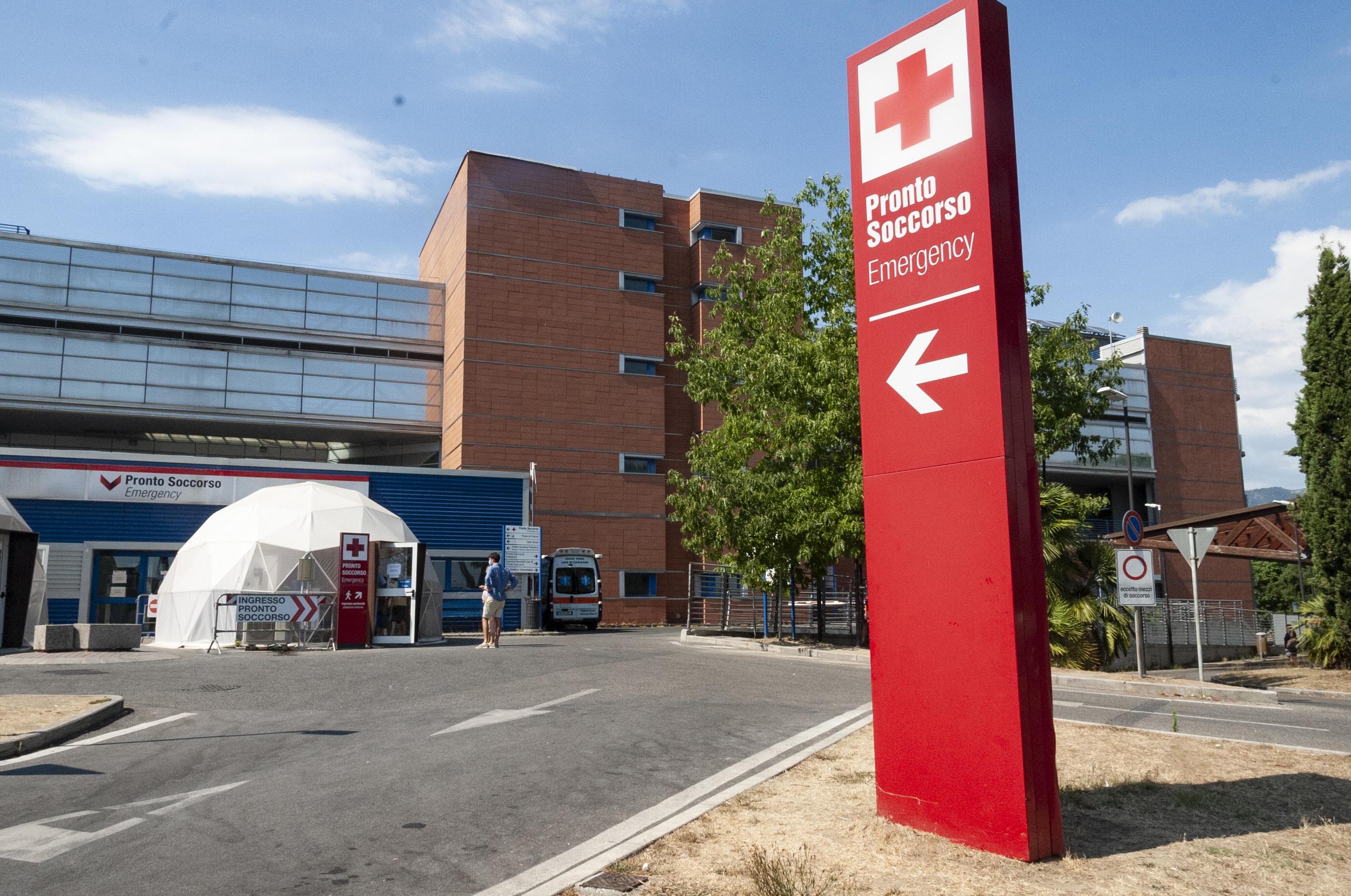 Ospedale Versilia, giro di vite contro le auto d’ostacolo al pronto soccorso