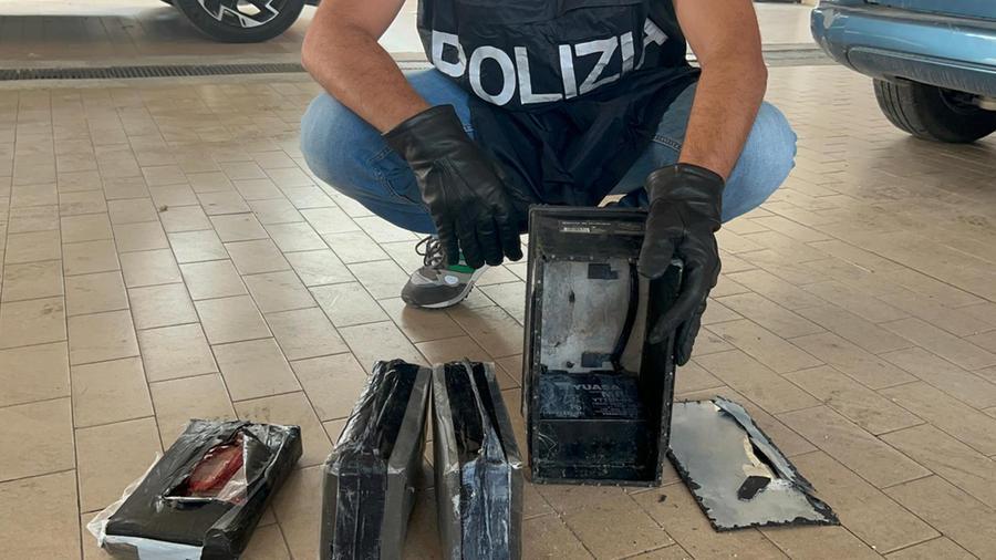 
	La droga trovata dalla polizia <em>(foto Mario Rosas)</em>


