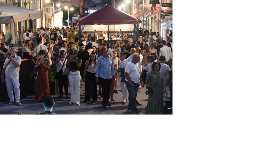 Massa, Notte Bianca nel segno della musica: sold out nei locali