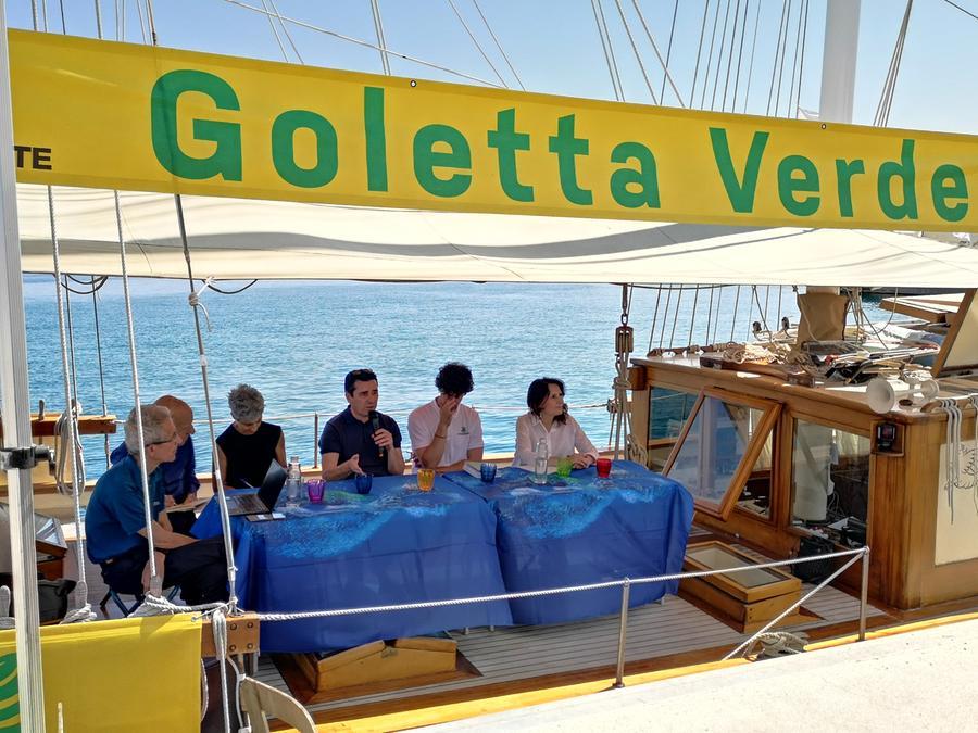 Acque marine, monitoraggio in Sardegna: su 29 campioni inquinamento nella foce di 3 fiumi e in una spiaggia