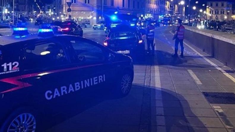 Un posto di controllo dei carabinieri sul lungomare (foto d'archivio)