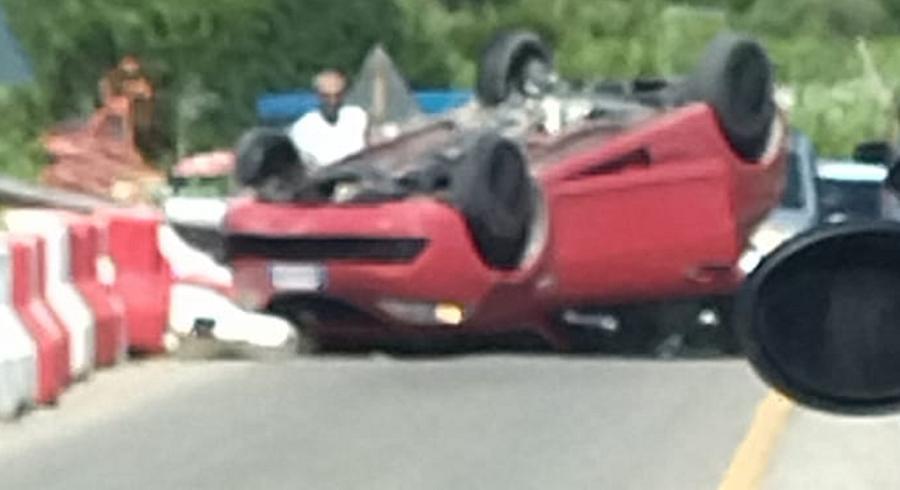 
	L'auto ribaltata

