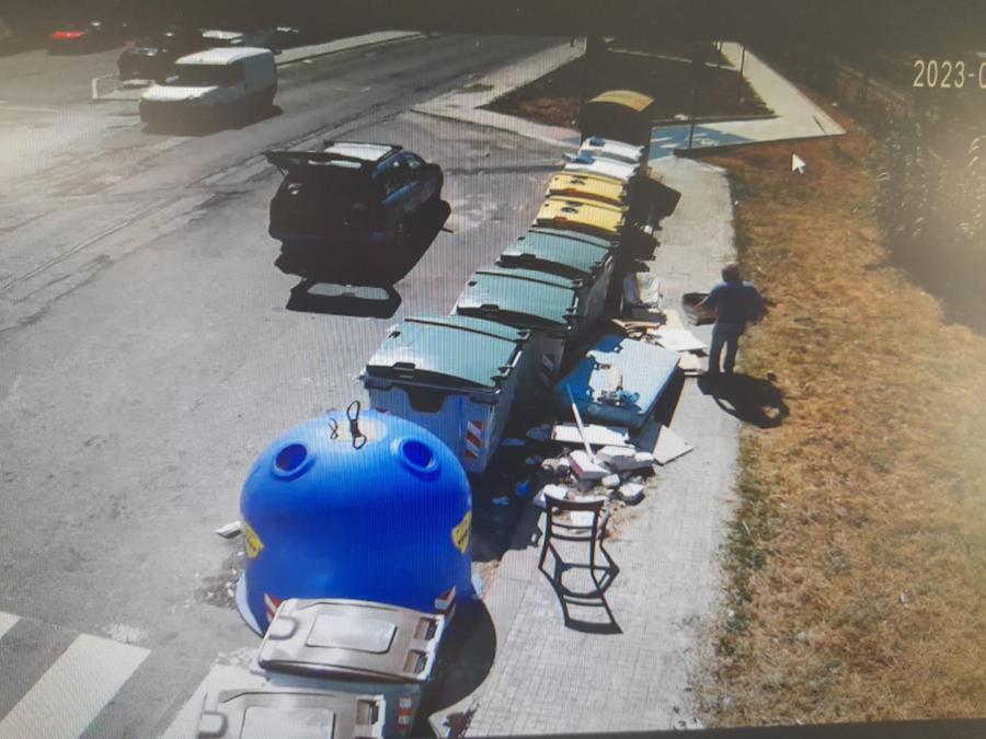 Sassari, rifiuti: le fototrappole scoraggiano, ma il numero degli incivili resta alto