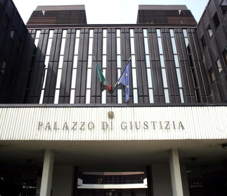 Spiava l’inchiesta della procura, condannata l’addetta del tribunale