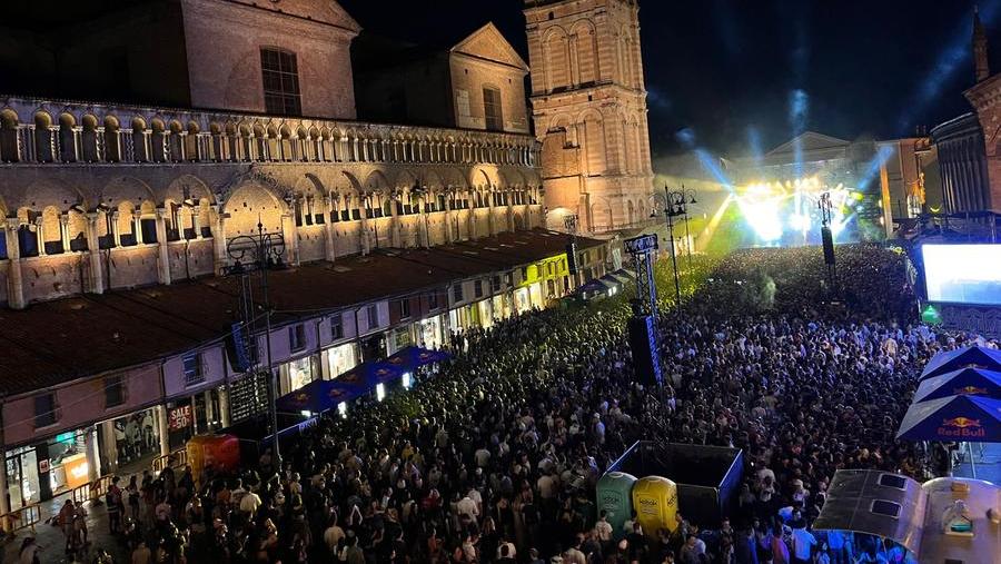 Discoteca sotto le stelle, il dj Kalkbrenner fa ballare tutta Ferrara