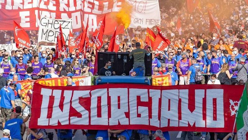 La grande manifestazione di piazza organizzata dai lavoratori dopo i licenziamenti
