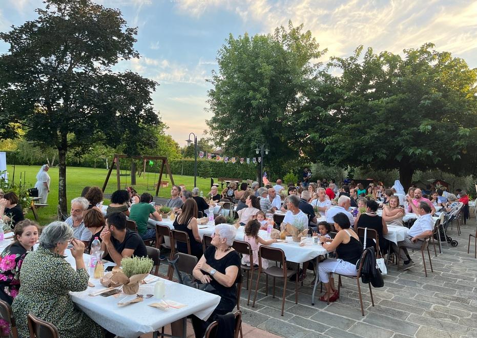 Un momento della cena organizzata dalle suore