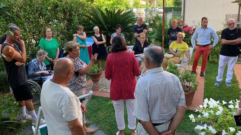 Alcuni residenti si sono incontrati con i consiglieri comunali del Pd e della lista Massa è un’altra cosa per parlare dei problemi secondo loro causati dalla sperimentazione della nuova viabilità di Marina