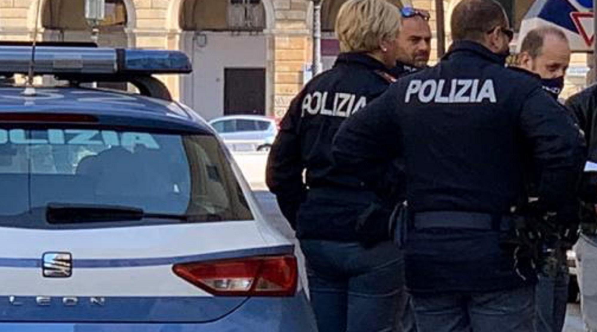 Agenti della polizia di Stato (foto d'archivio)