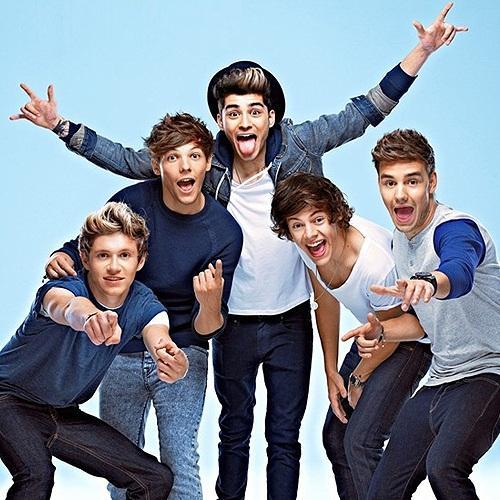 Louis Tomlinson (secondo da sinistra) con gli One direction