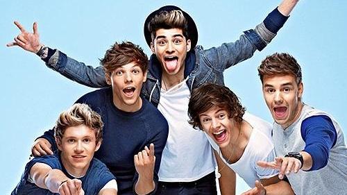 Louis Tomlinson (secondo da sinistra) con gli One direction