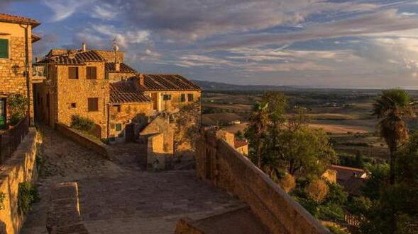 A Casale la bandiera rossa e bianca dei borghi più belli d’Italia