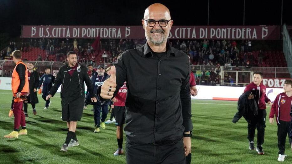 Il tecnico granata Max Canzi è pronto a rimettersi in moto con il suo Pontedera (foto Silvi)