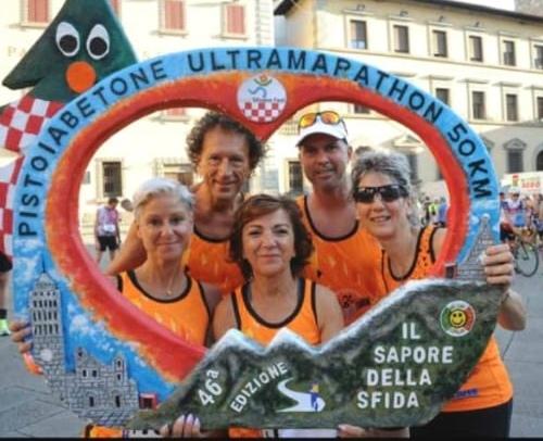 Alcuni podisti dell’Asd Montecatini Marathon alla corsa Pistoia Abetone