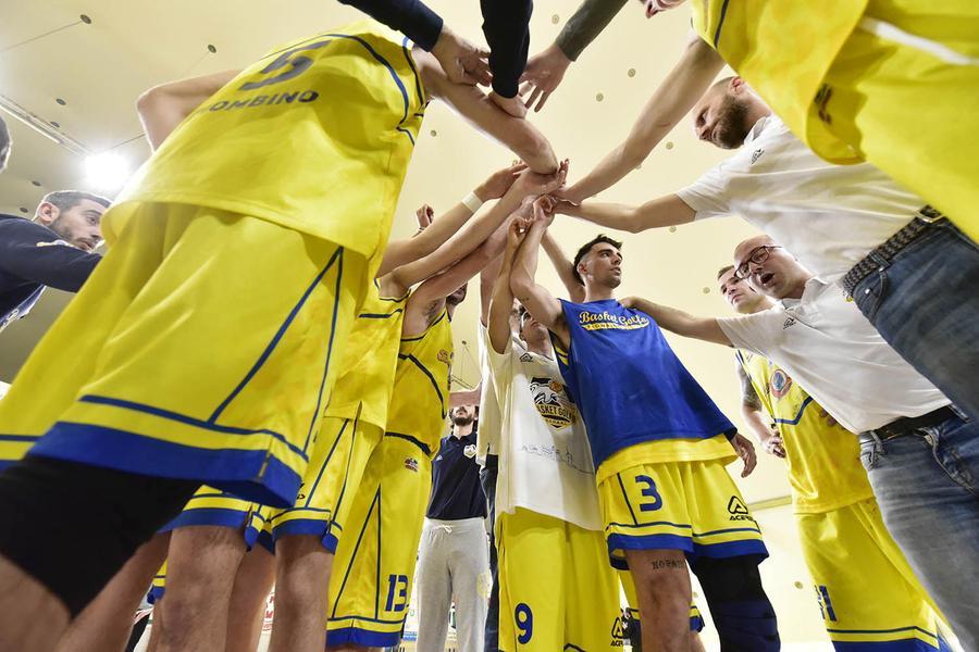 
	I giallobl&ugrave; si caricano prima di una partita (foto di Paolo Barlettani)

