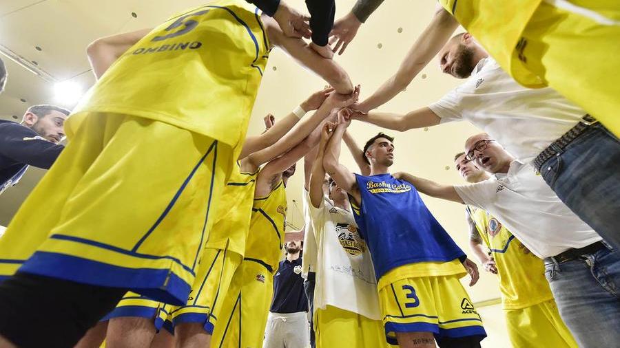 I gialloblù si caricano prima di una partita (foto di Paolo Barlettani)
