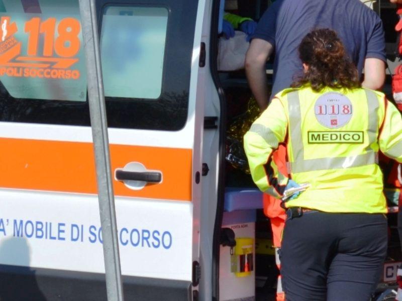 Tragedia a una corsa podistica in Lucchesia, si accascia a terra e muore