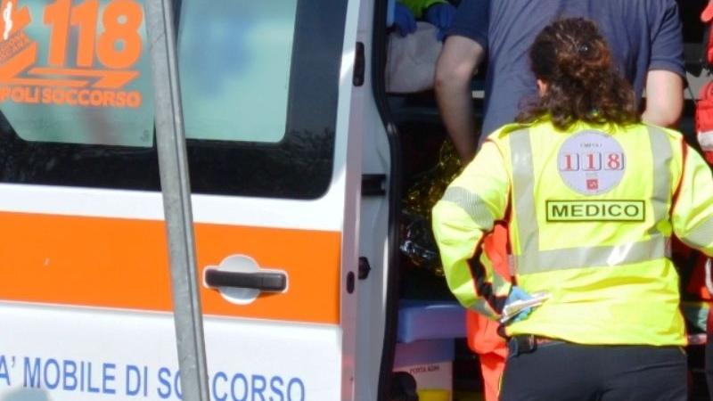 Tragedia a una corsa podistica in Lucchesia, si accascia a terra e muore