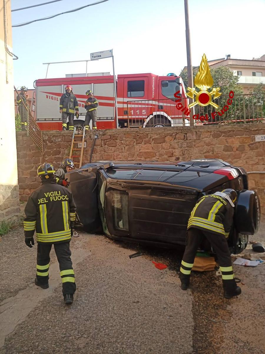 
	L'auto del pensionato e l'intervento dei Vigili del fuoco

