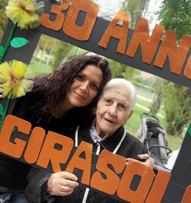Festa per i 102 anni di nonna Ada  con “La nuova luce”