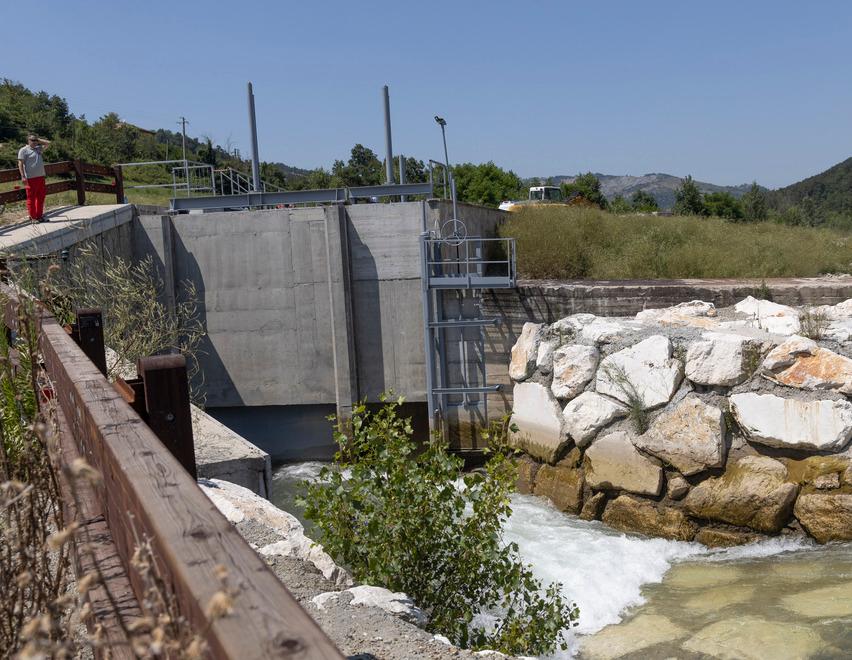 Ponte Samone Muore risucchiato dal fiume Panaro mentre fa un video per i social