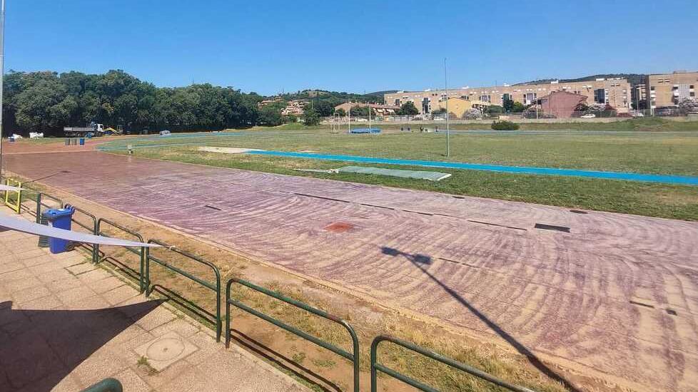 Piombino, la pista d’atletica resta inagibile: «Abbiamo detto no a 40 bambini»