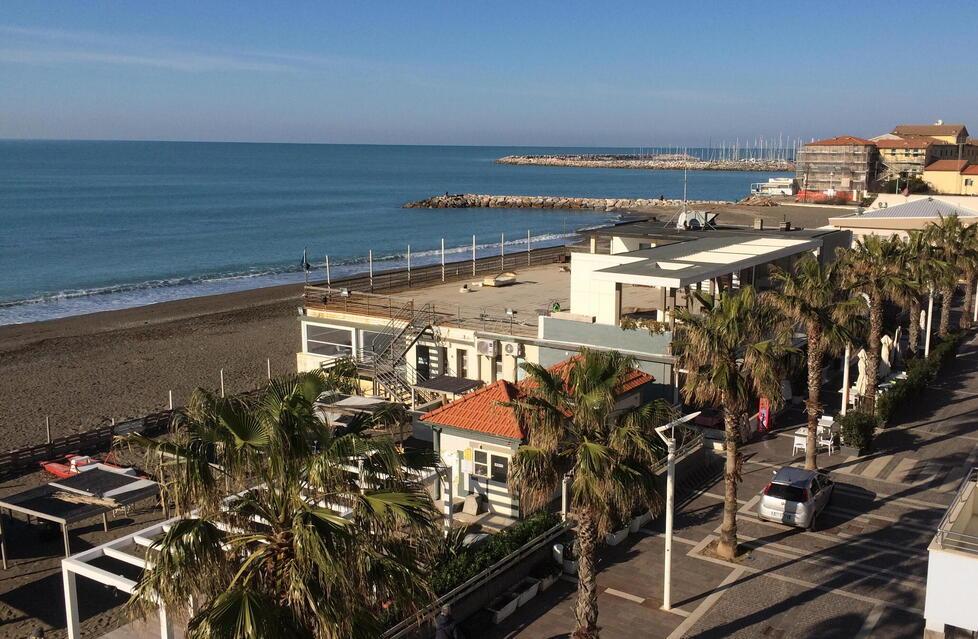 Marina di Cecina, il Viale della Vittoria ha 100 anni: musica e maxi cena in bianco
