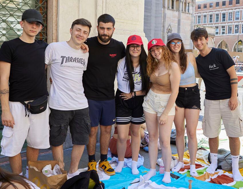 Dodici ore in fila per Lazza. «È un grande, è uno di noi e canta le nostre emozioni»<br type="_moz" />
