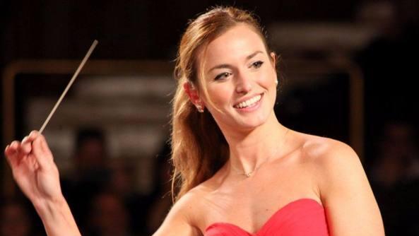 Beatrice Venezi ai concerti di fine anno a Nizza, la polemica: «Non la vogliamo, è neofascista»