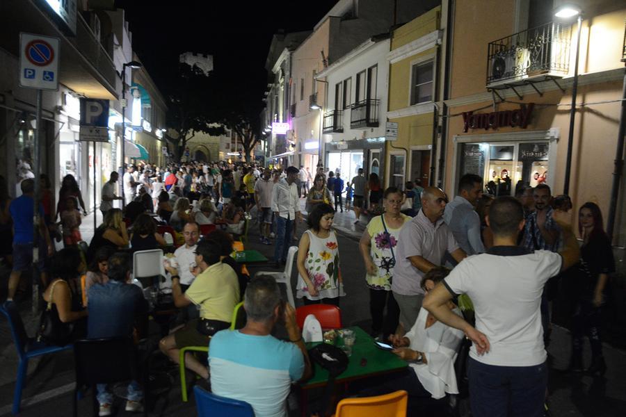 
	La passata edizione di "Shopping sotto le stelle" (foto Francesco Pinna)

