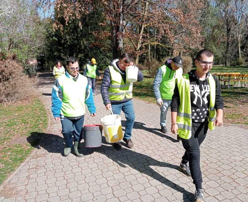 Formigine: così i ragazzi disabili ripuliscono Villa Gandini 