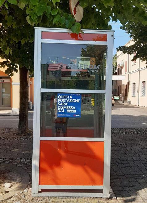Poggio: finisce un’altra epoca, addio alla cabina telefonica